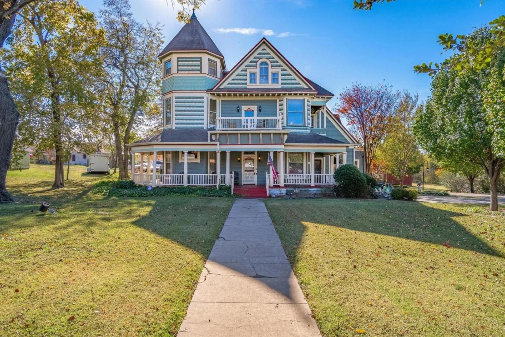 Four Winds Victorian Venue & Suites