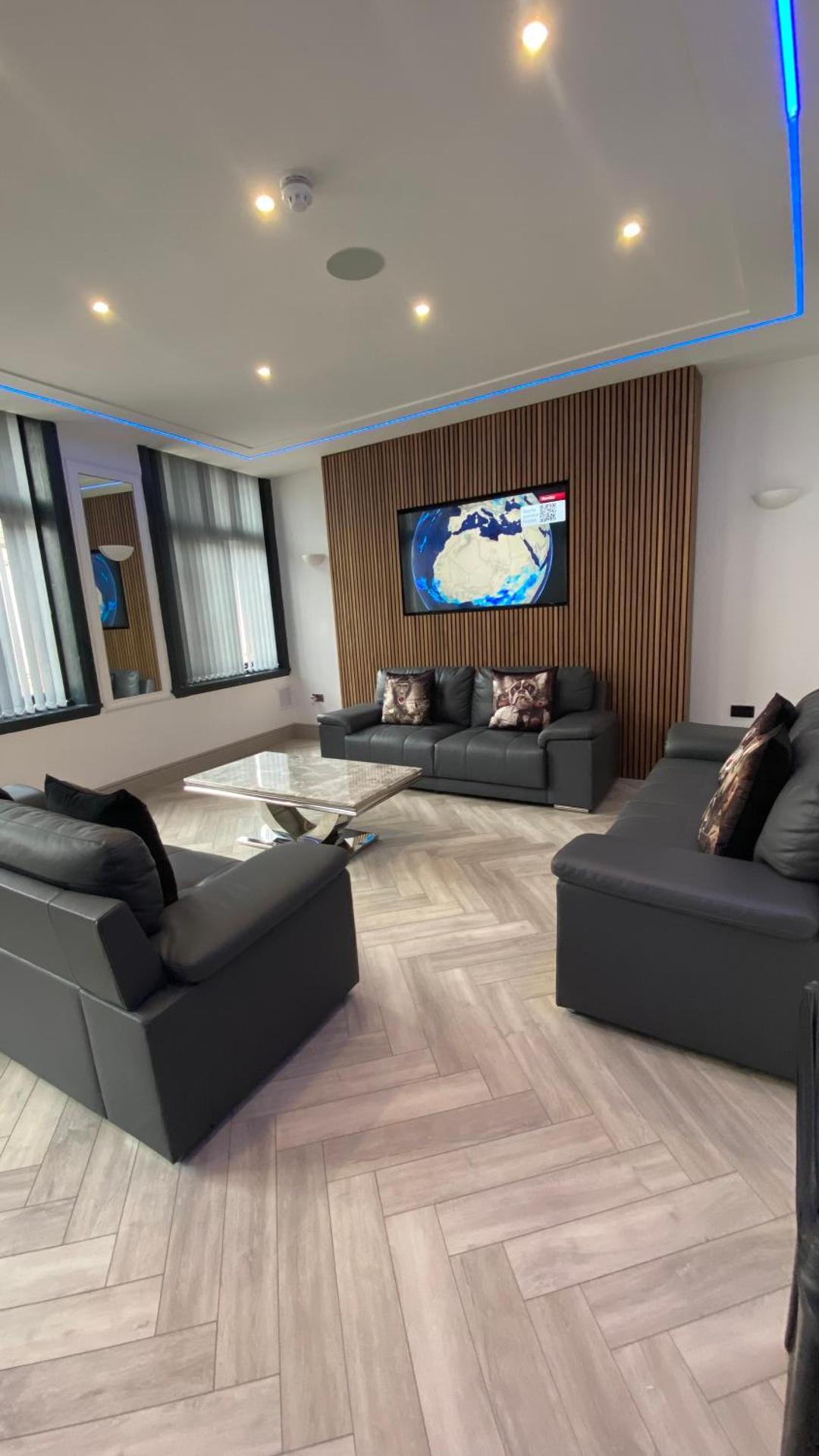 Communal lounge/ TV room