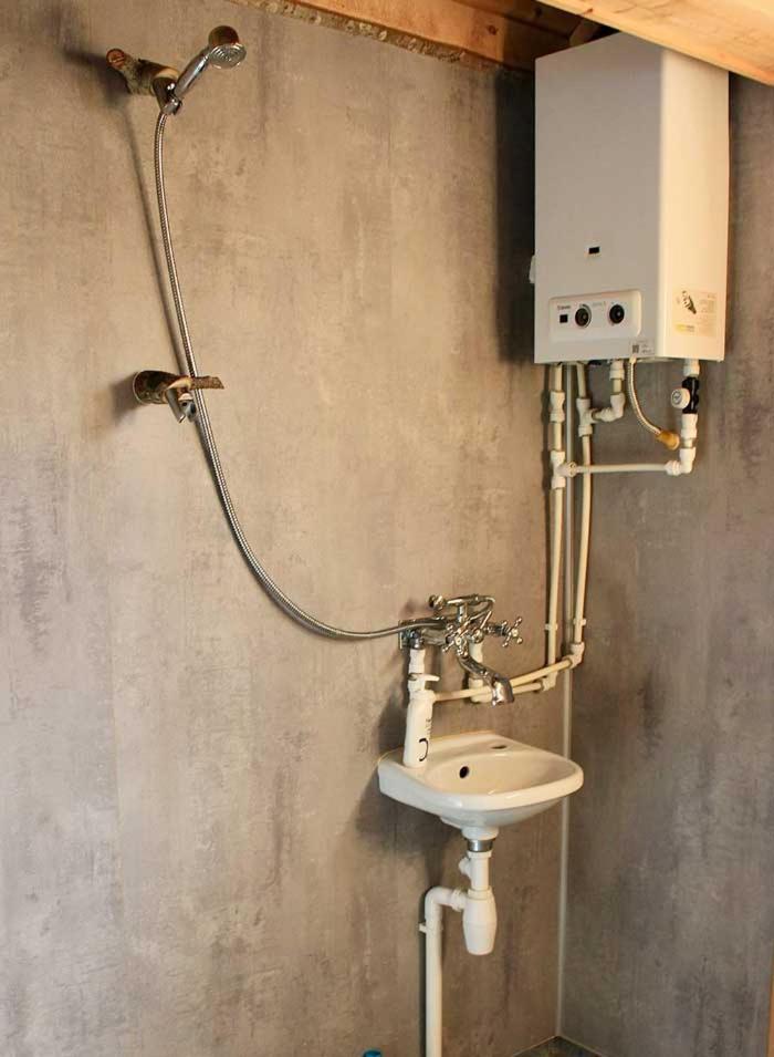 Tretopphytter På Grensen - Beverhytta med robåt og gjeddefiske