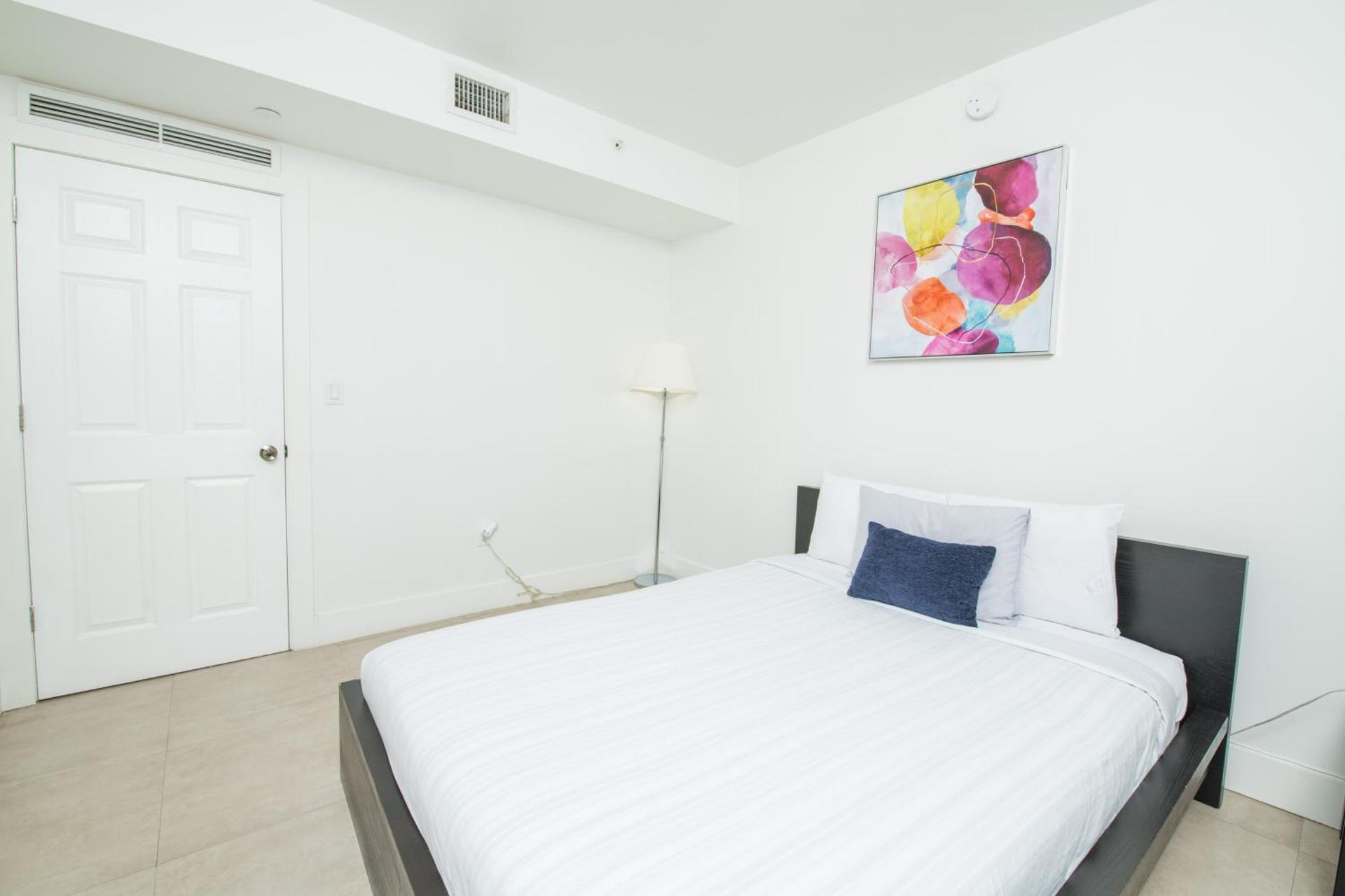 Spacious entire Apartment with Free Parking