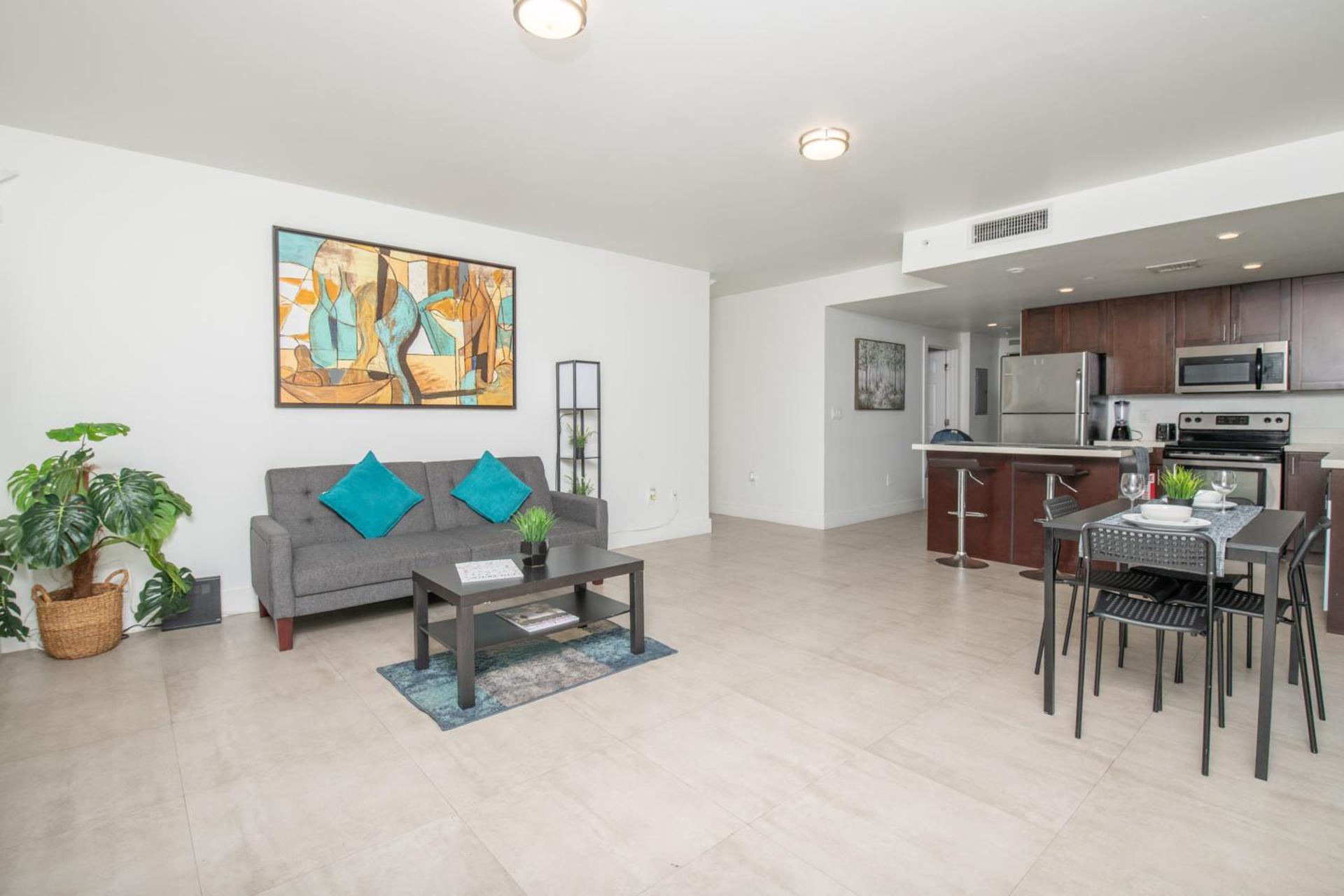 Spacious entire Apartment with Free Parking