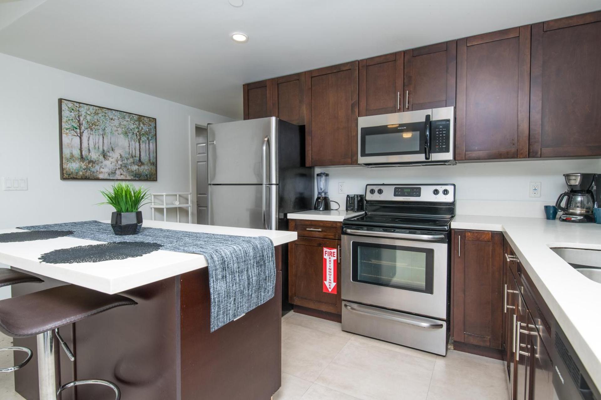 Spacious entire Apartment with Free Parking