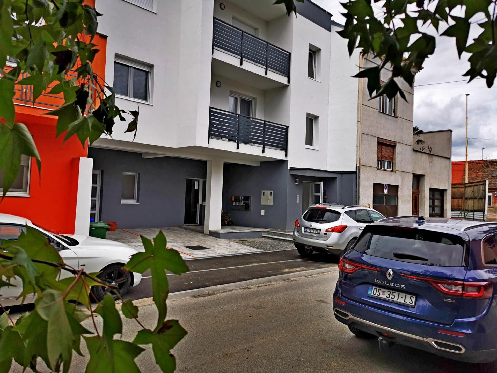 GOLDEN - self CHECK IN