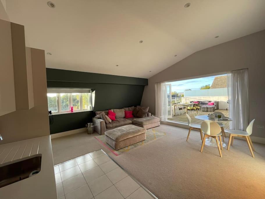 Reed Warbler - HM111 - Lower Mill Estate Penthouse Apartment with Spa Access