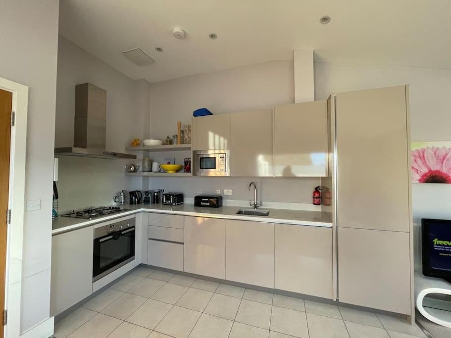 Reed Warbler - HM111 - Lower Mill Estate Penthouse Apartment with Spa Access