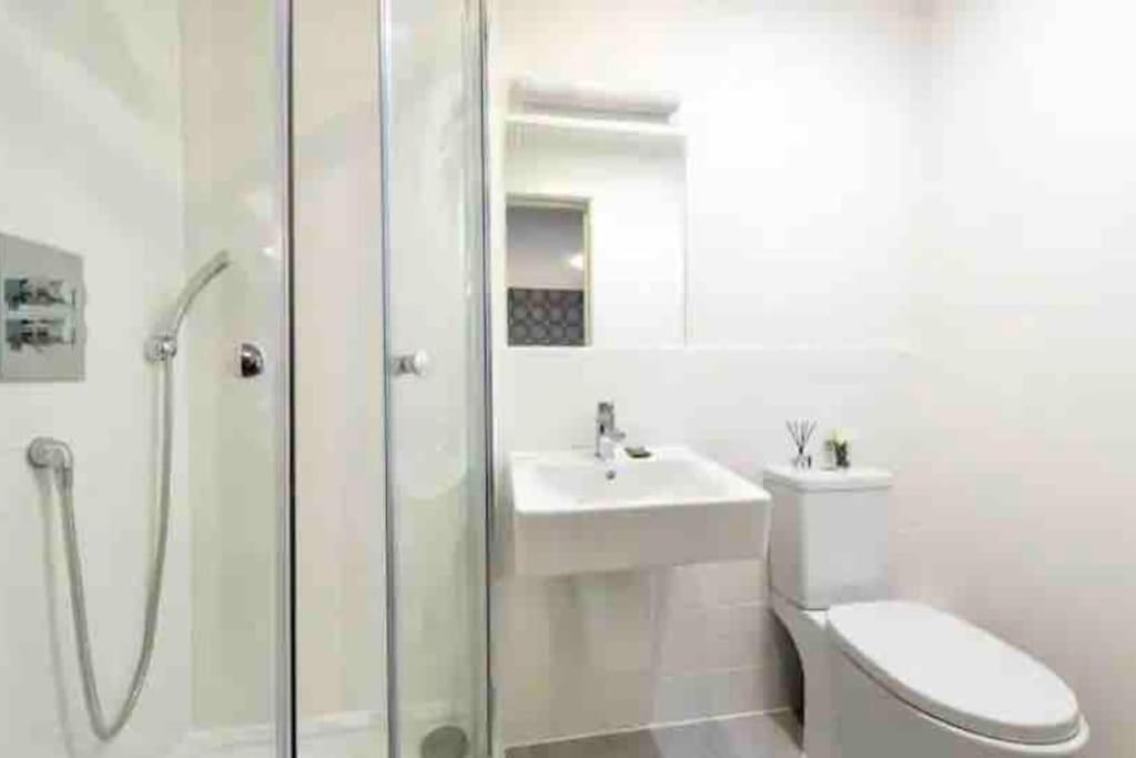 Reed Warbler - HM111 - Lower Mill Estate Penthouse Apartment with Spa Access