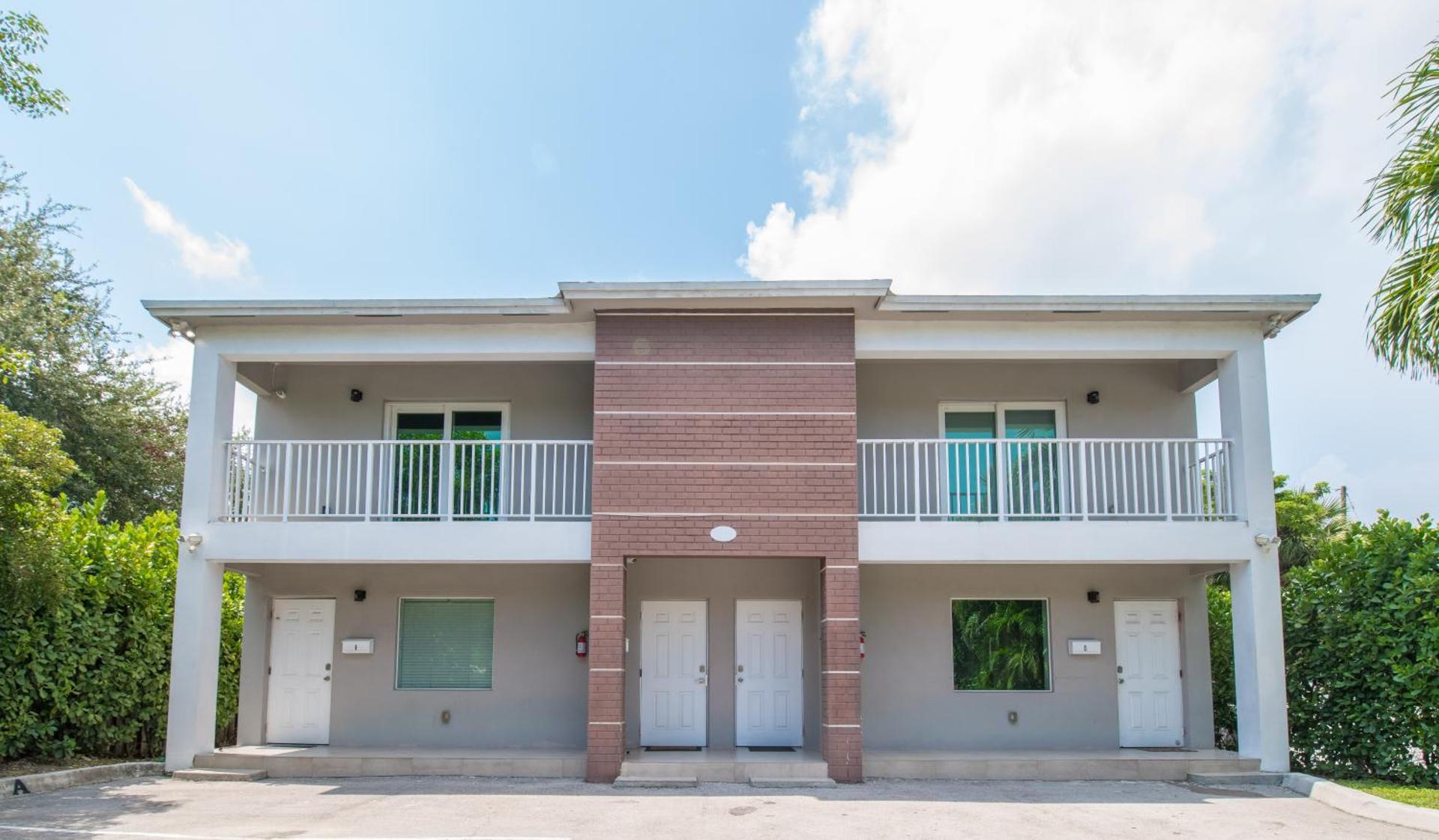 Spacious entire Apartment with Free Parking