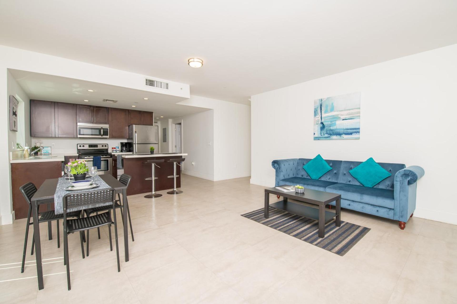 Spacious entire Apartment with Free Parking