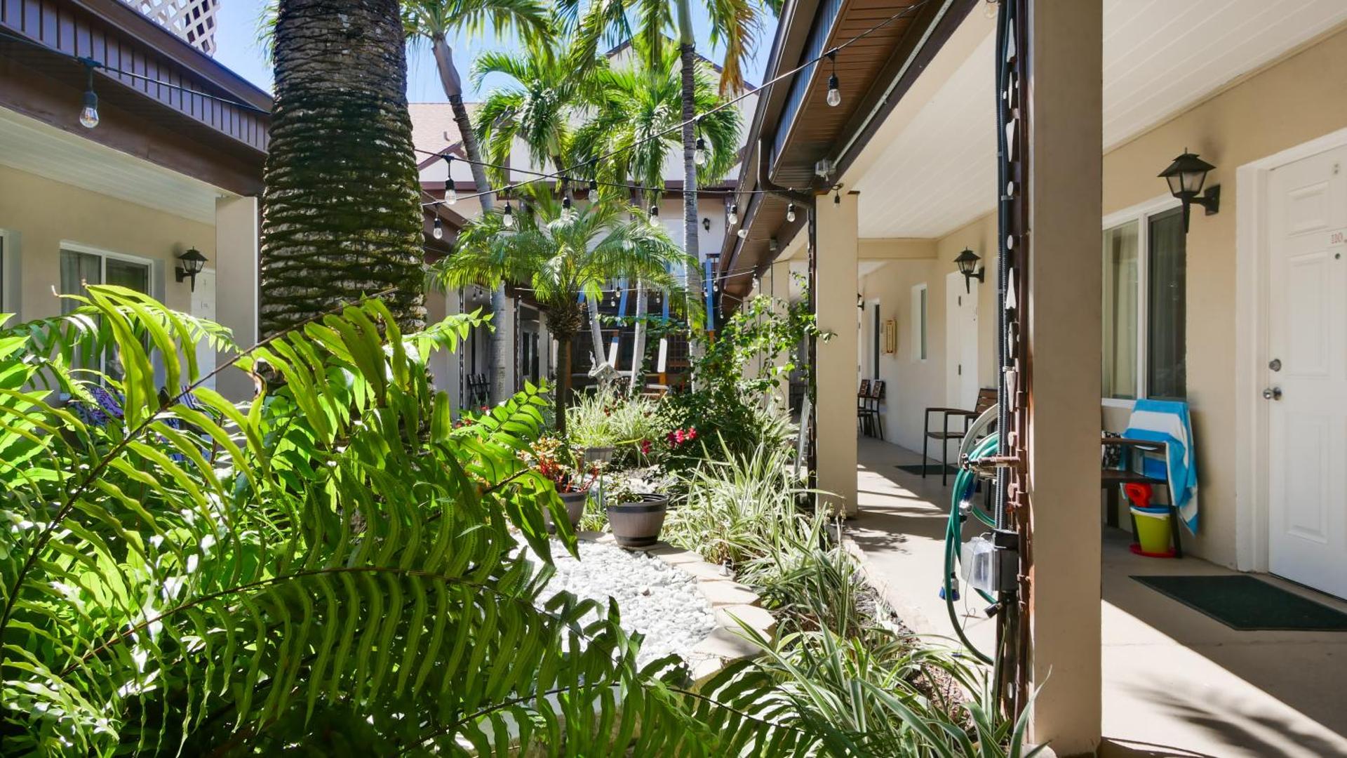 Palm Crest Resort Motel