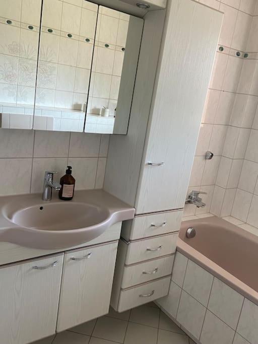 SCHÖNE HELLE FERIENWOHNUNG