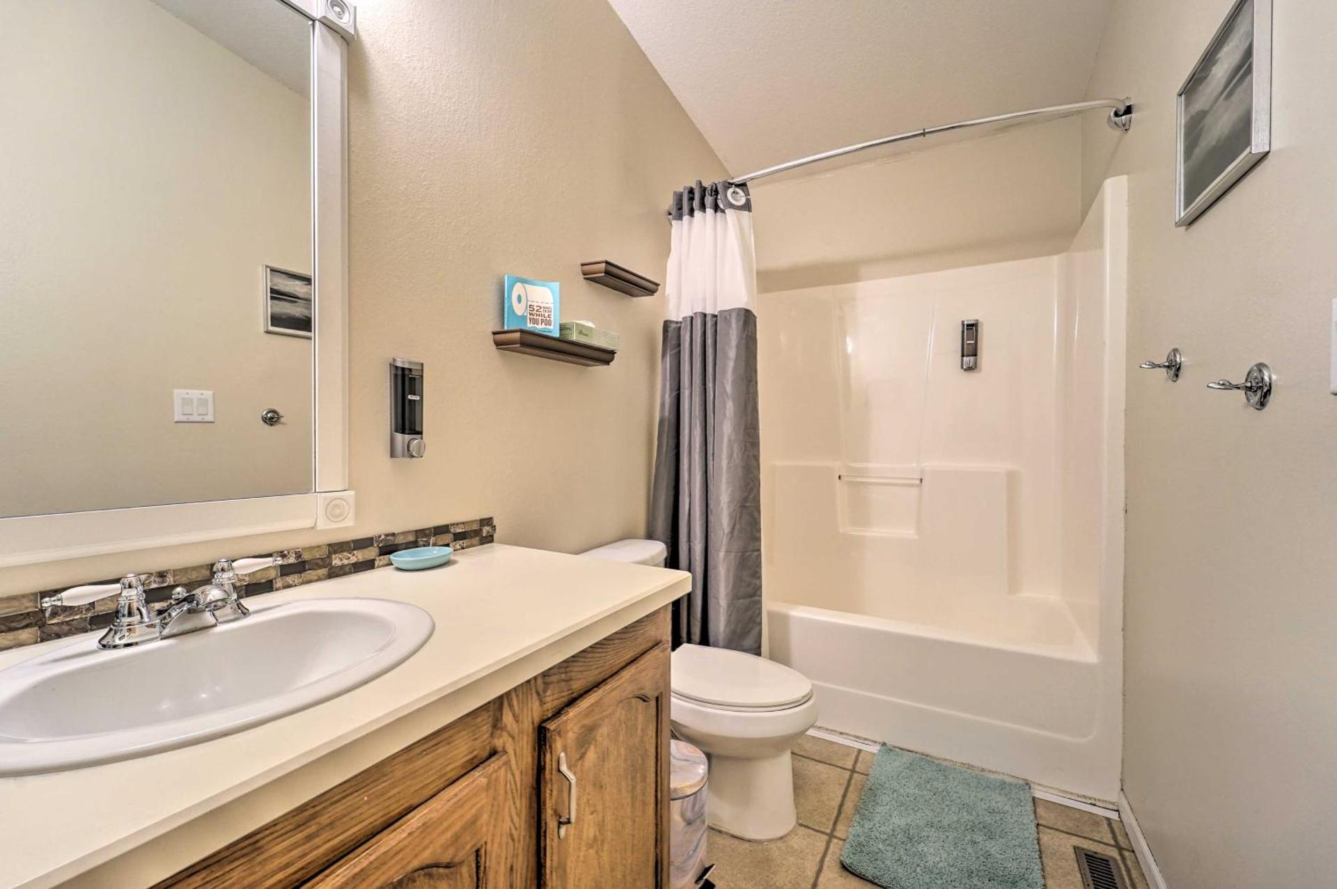 Lazy Bear Den about 9 Mi to Vallecito Reservoir