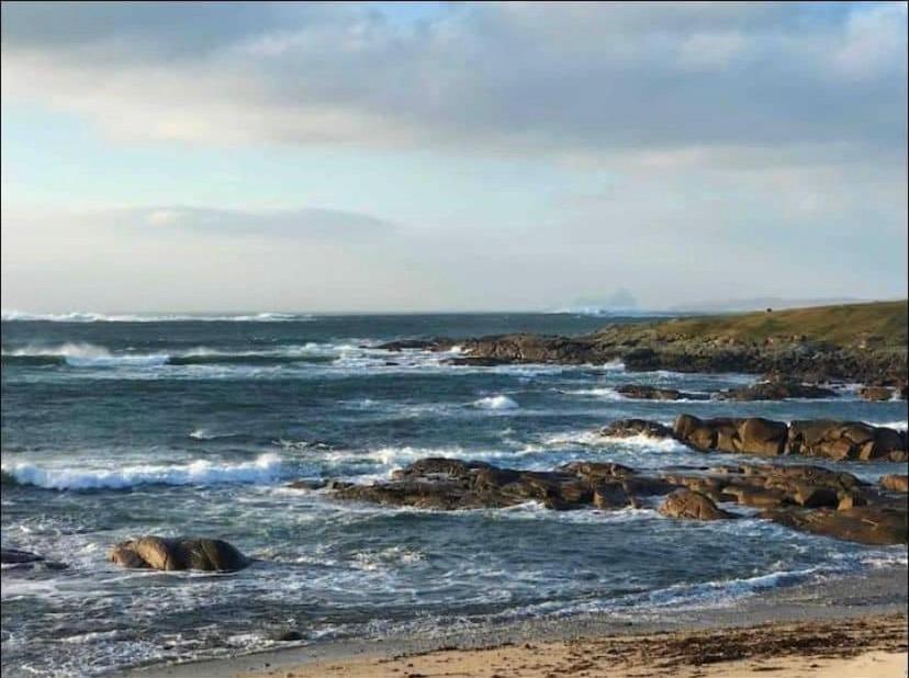 Drop Anchor House, Spacious 3 bedroom apartment, fabulous sea views