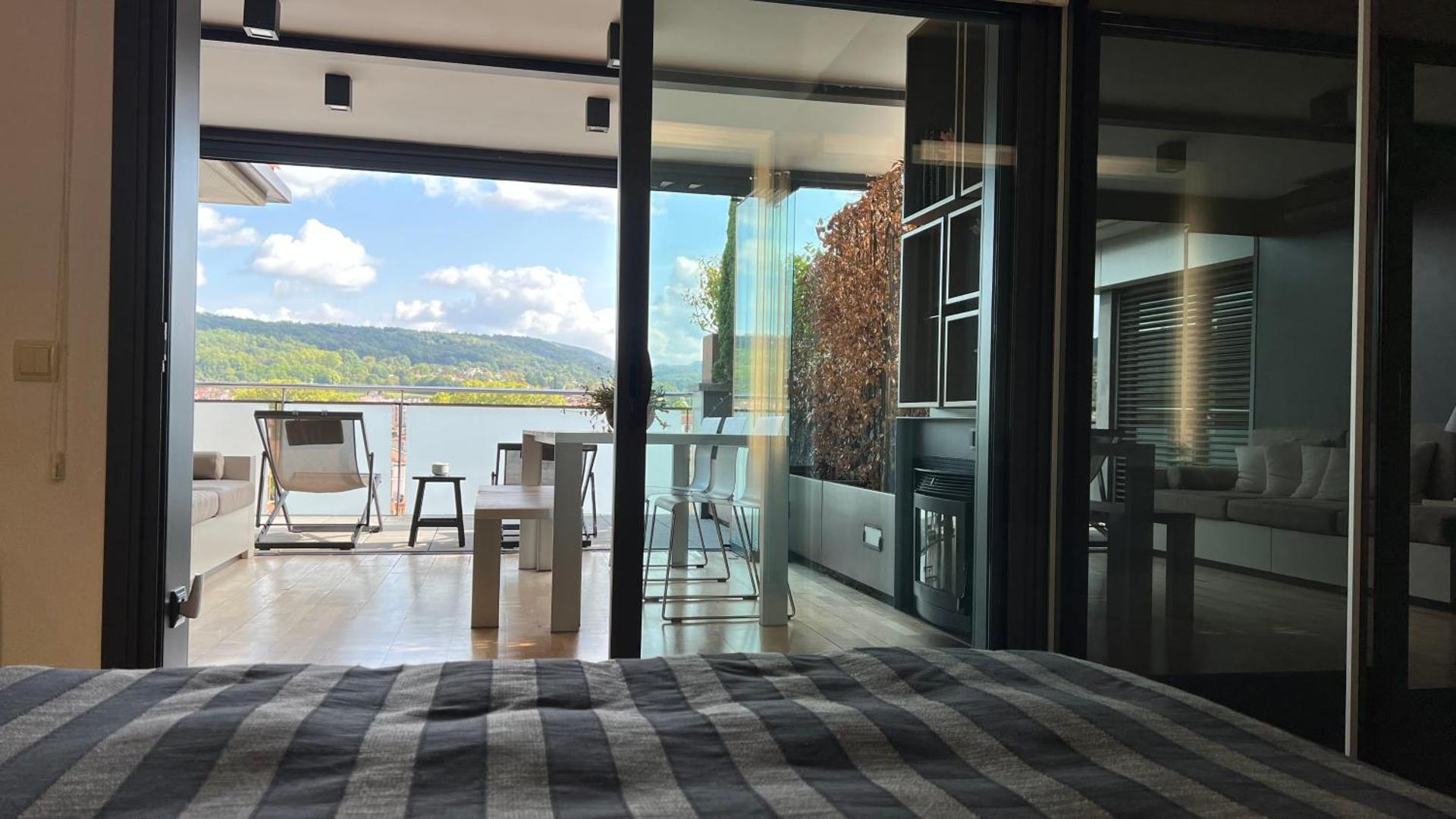 Ático de diseño con terraza en el centro de Olot