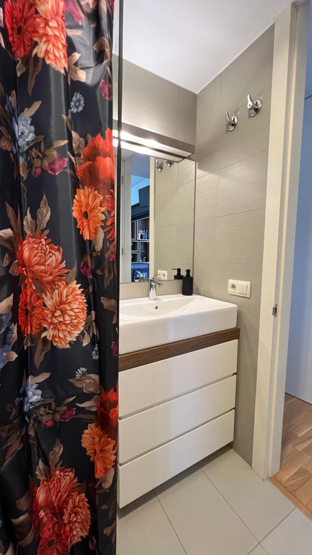 Ático de diseño con terraza en el centro de Olot