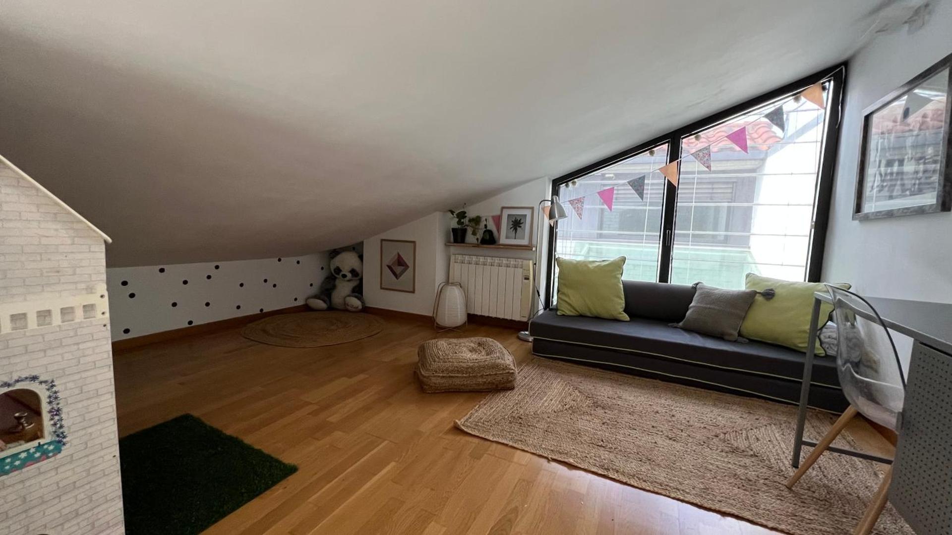 Ático de diseño con terraza en el centro de Olot