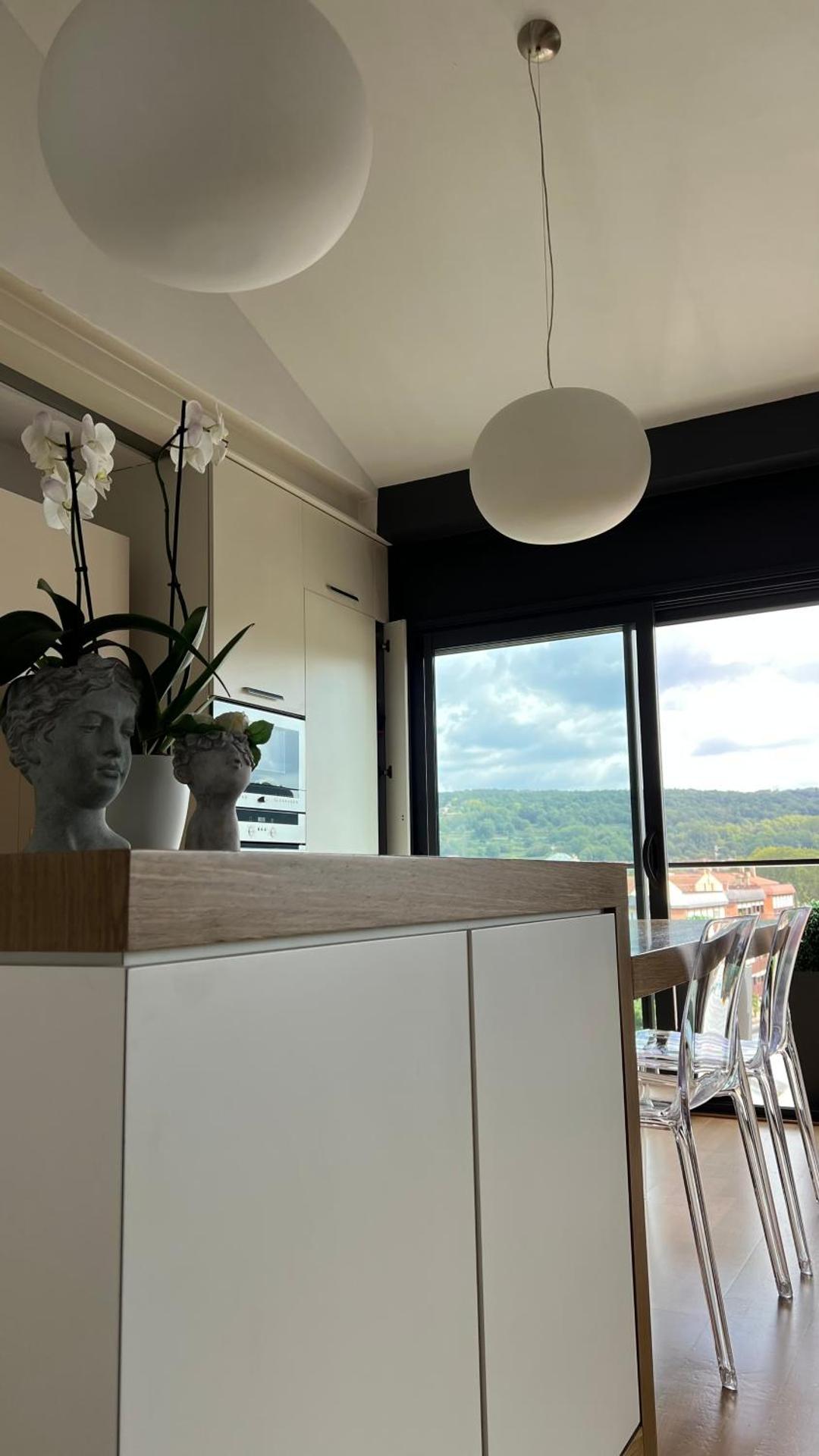 Ático de diseño con terraza en el centro de Olot