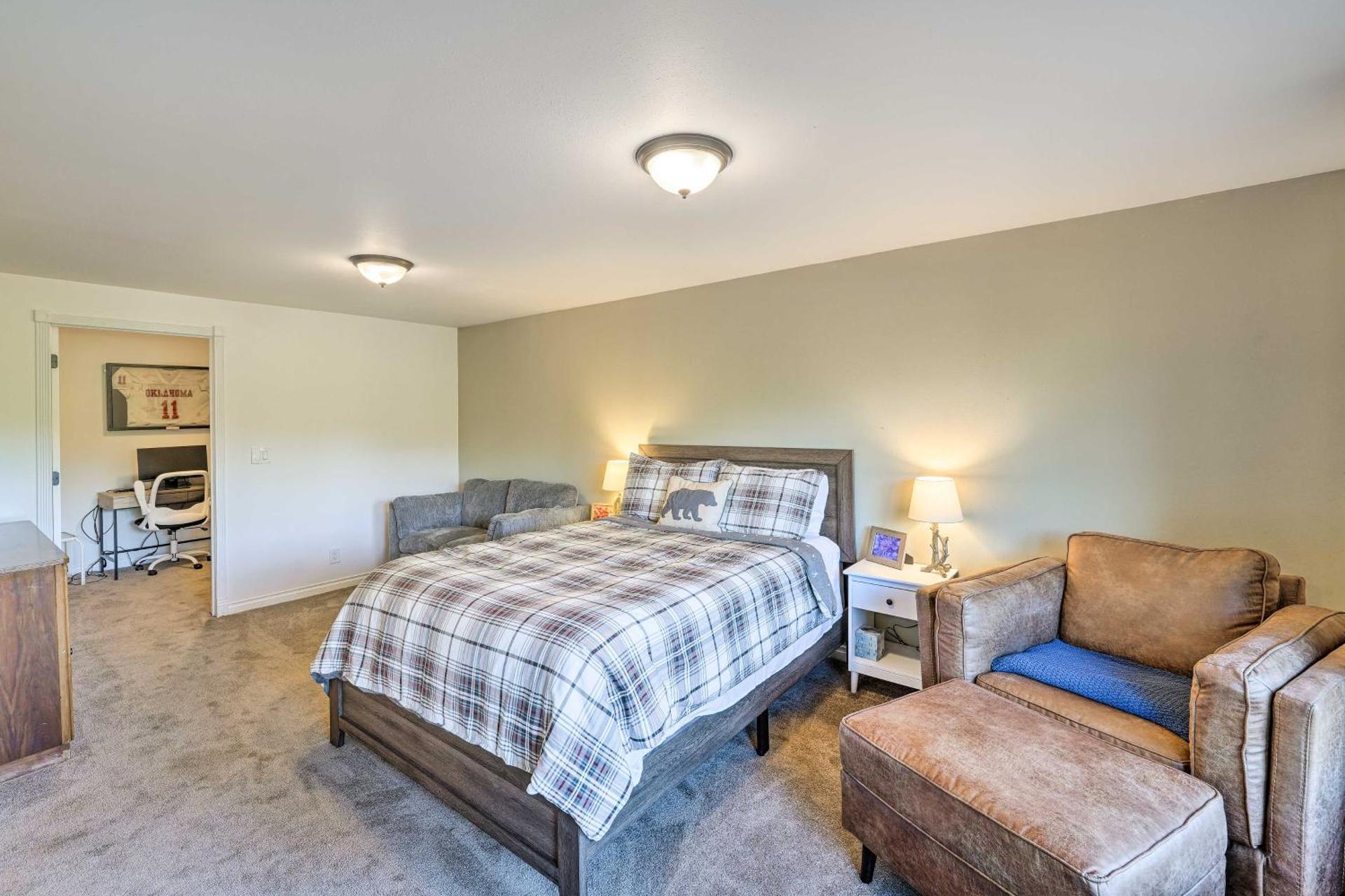 Dreamy Riverside Cabin with Fireplace and Grill