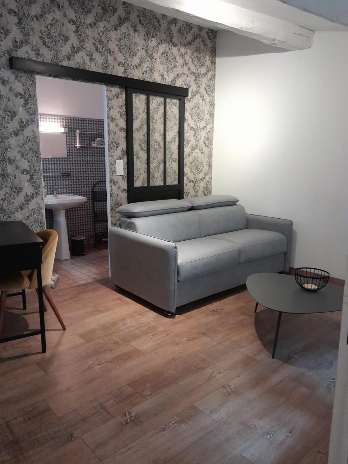 Petit cocon en plein centre historique d'Uzès - Place aux herbes en zone piétonnière