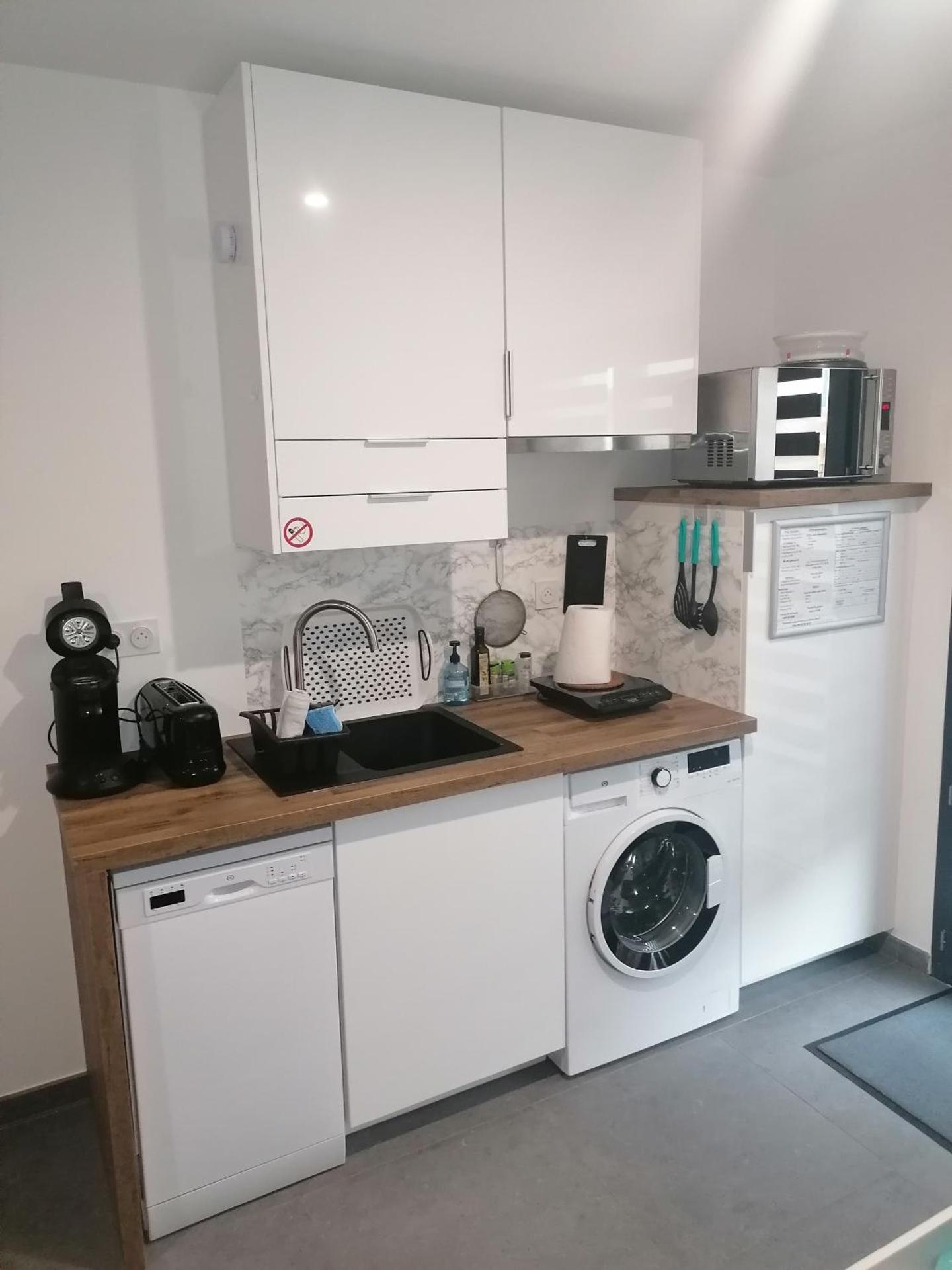 Studio BLEU, Neuf, classé 3 étoiles, Clim, Wifi, Lave-linge, Lit King Size, au calme et à 800m des plages de Valras Plage