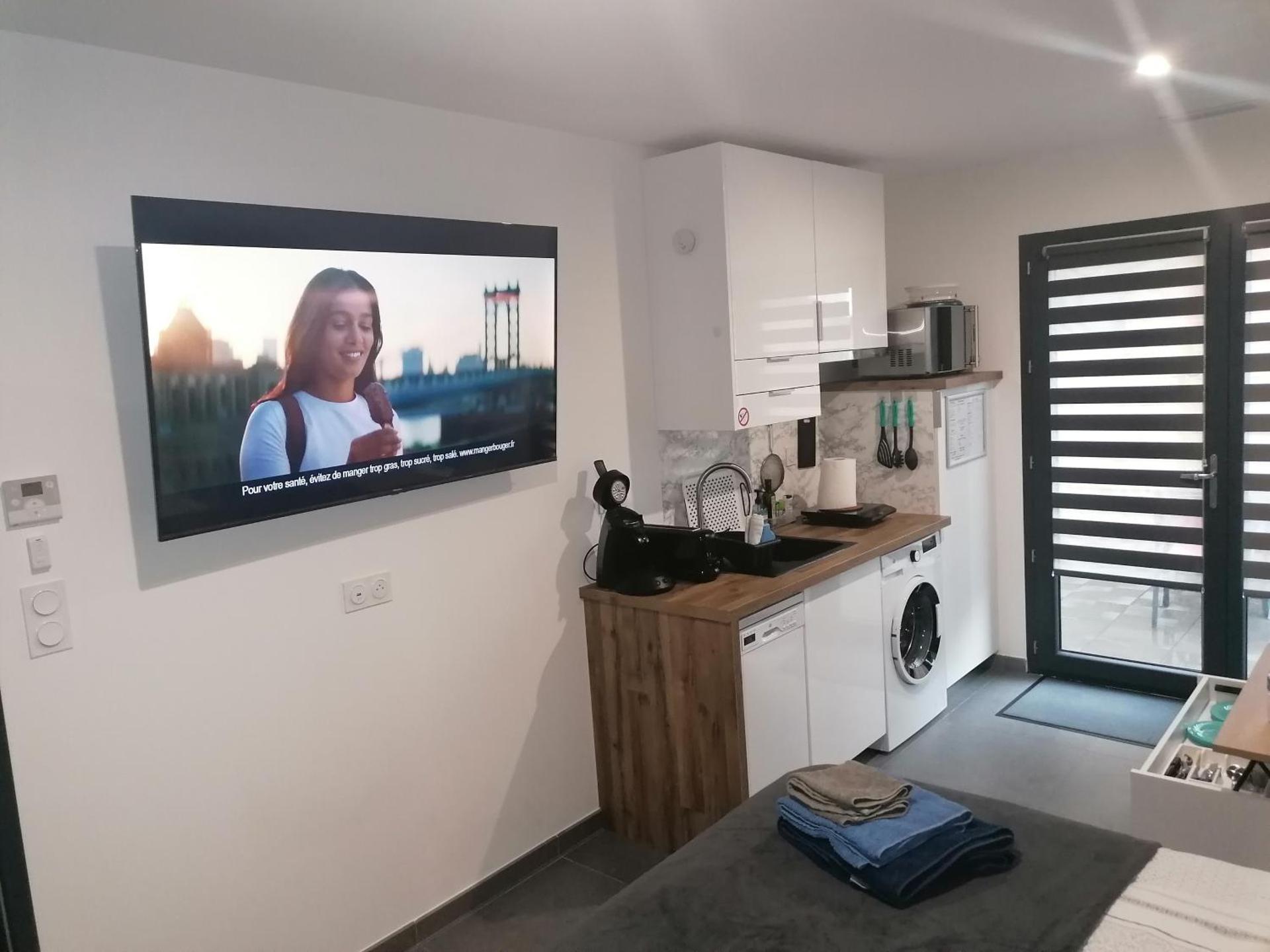 Studio BLEU, Neuf, classé 3 étoiles, Clim, Wifi, Lave-linge, Lit King Size, au calme et à 800m des plages de Valras Plage