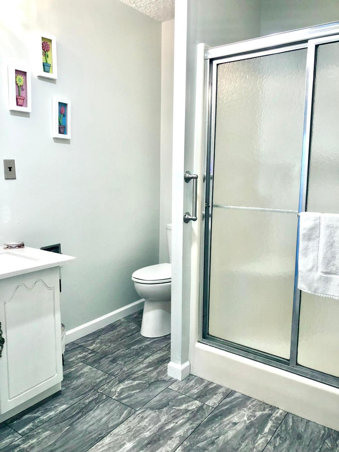 Trestle Creek Farm- farmhouse suite