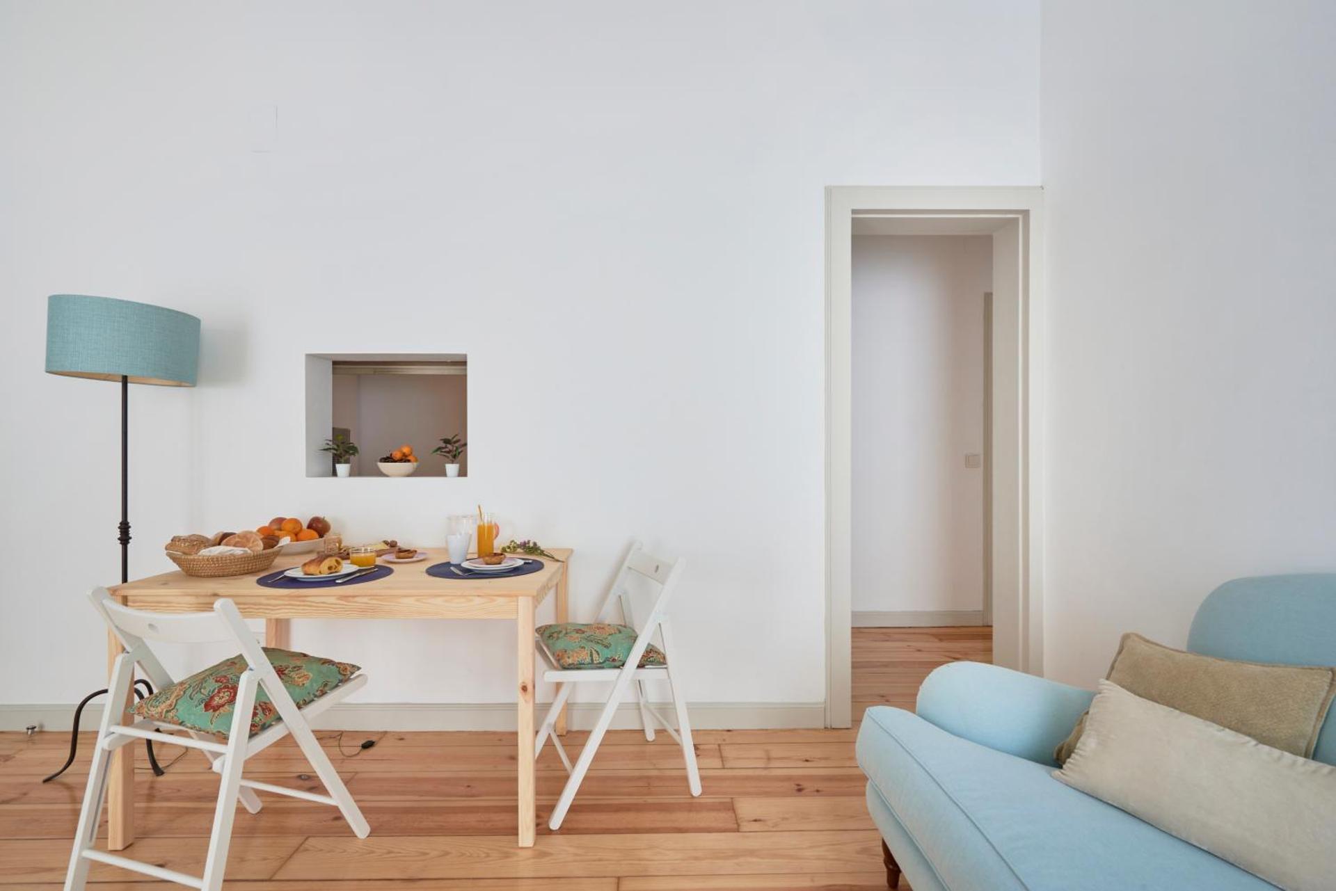 Sunny Apartment with balcony!