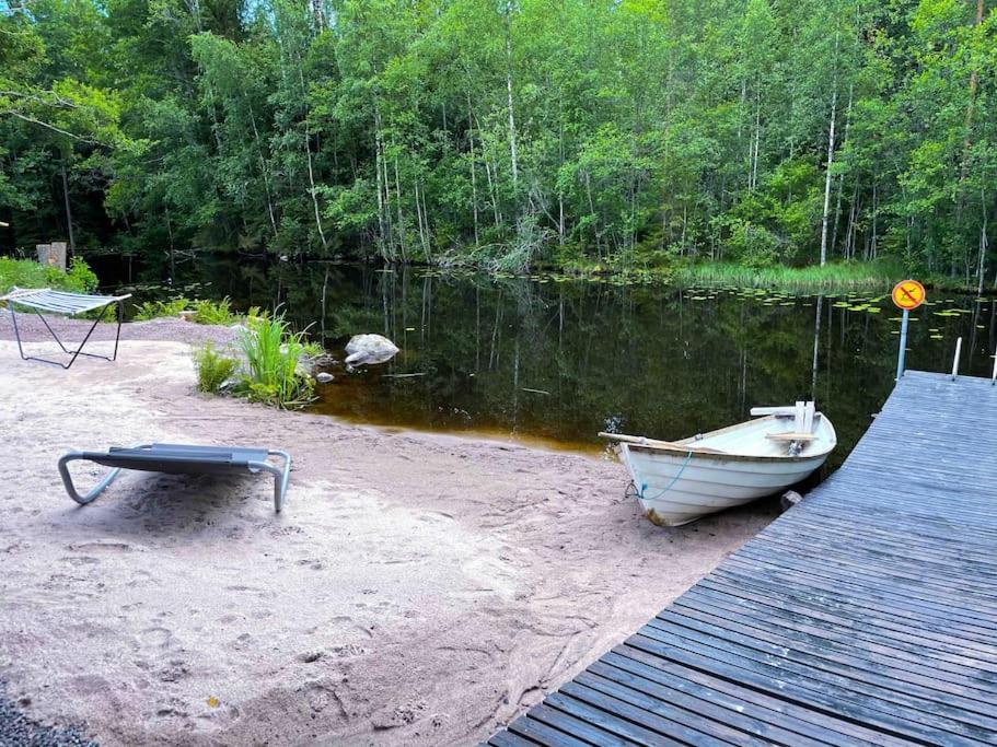 Katiskosken joenrantamökki