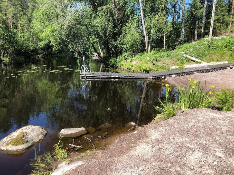 Katiskosken joenrantamökki