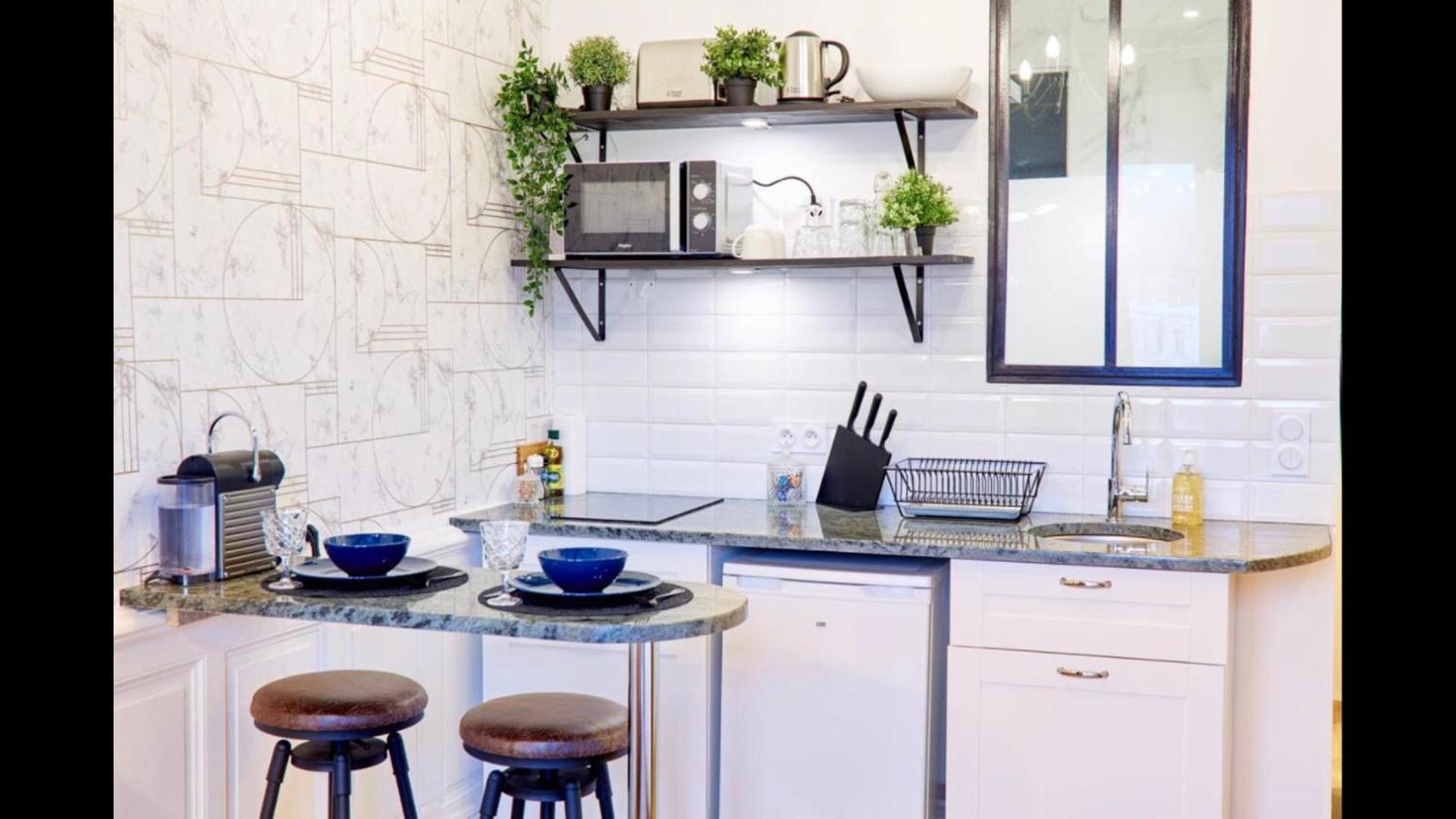 Kitchen or kitchenette