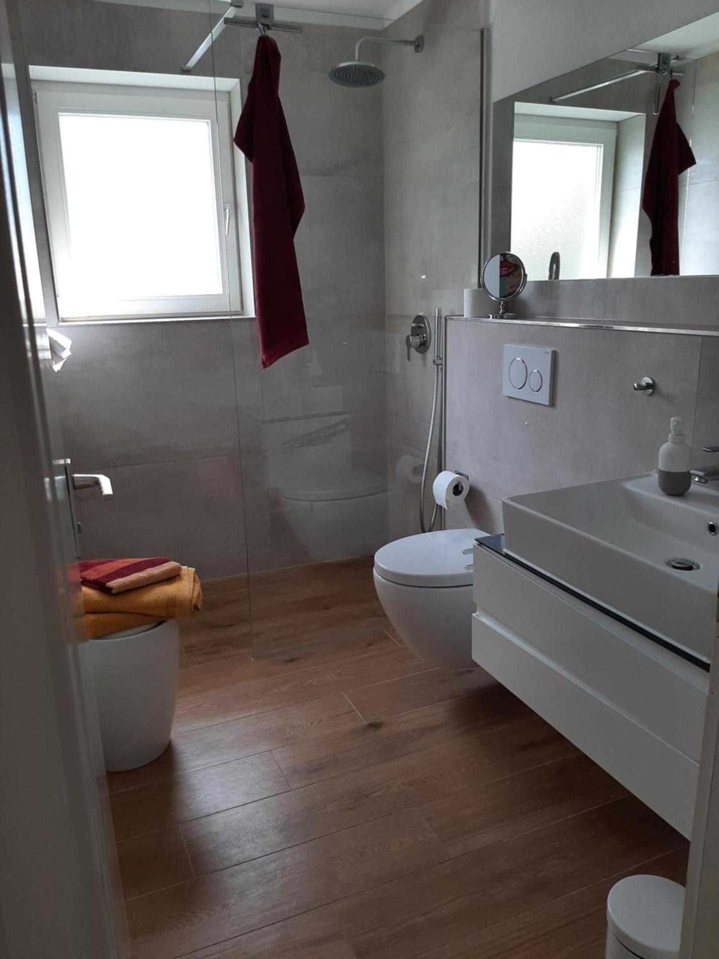 Ferienwohnung mit Seeblick und PKW Abstellplatz am Haus