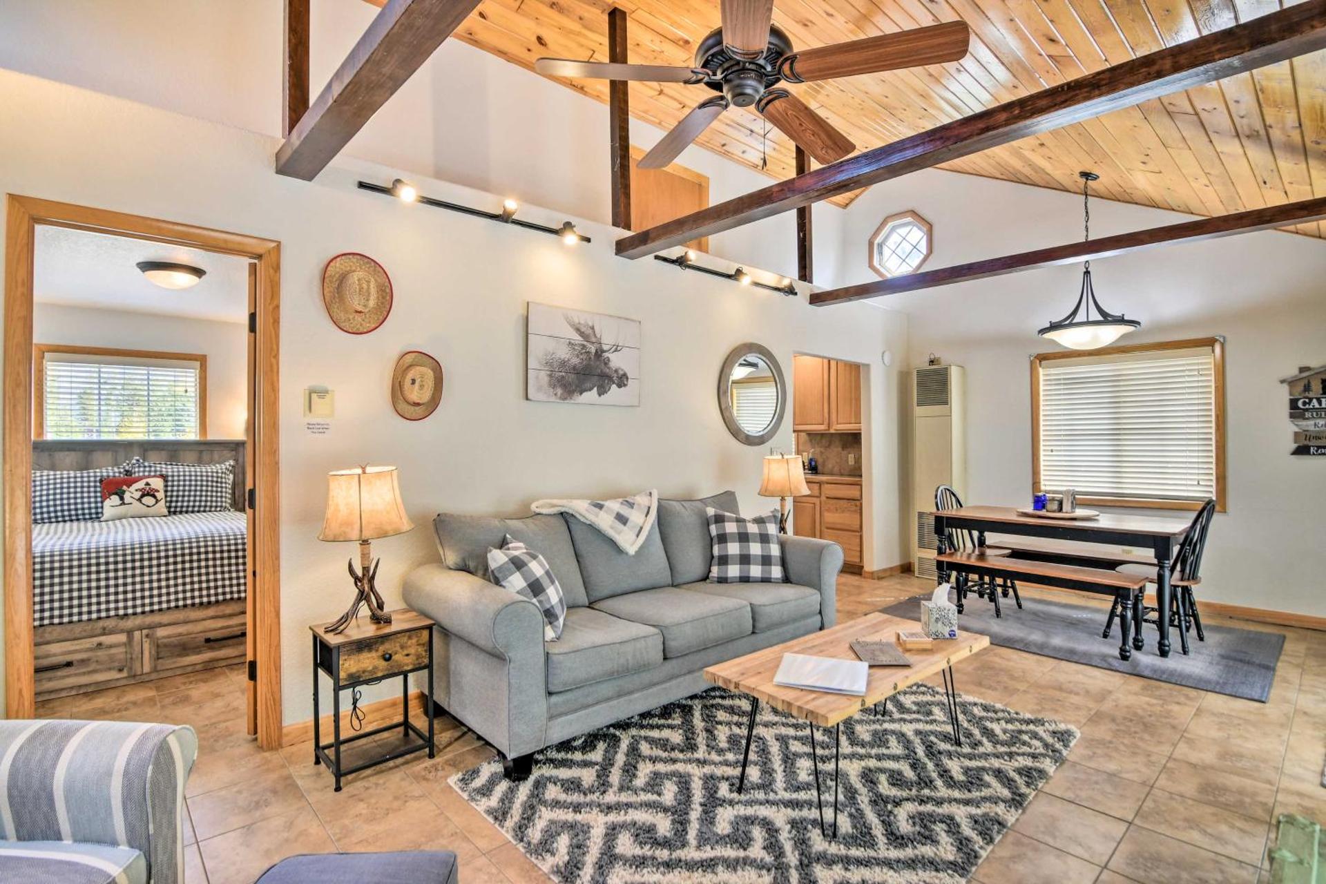 4 Mi to Grand Lake Mtn-View Cabin with Fire Pit!