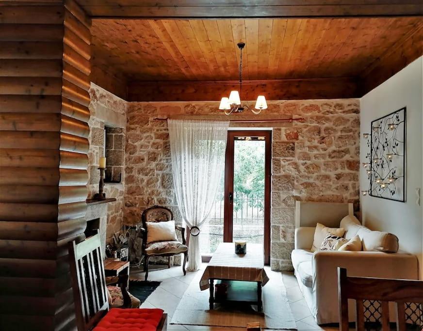 Stonehouse dome Lagadia