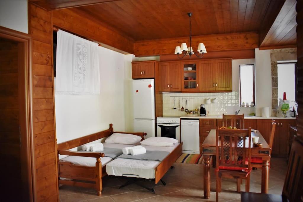 Stonehouse dome Lagadia