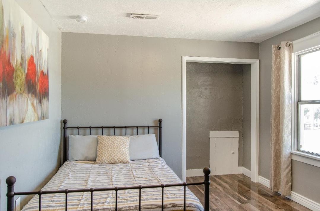 Downtown Bungalow- 2 bedroom