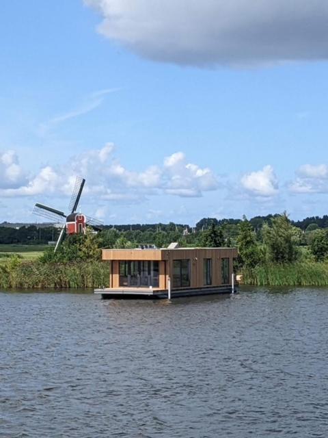 Surla houseboat "Aqua Zen" Kagerplassen with tender