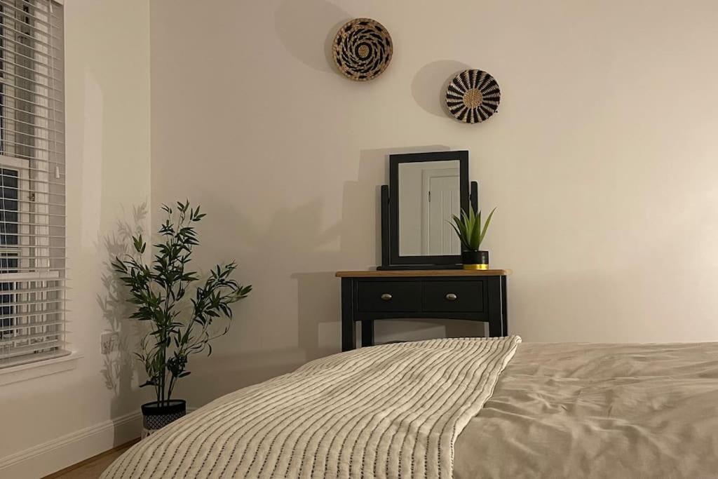 Harbourside by Caithness Luxury Apartments NC500 - 2 Bedroom holiday home - Sleeps Work teams upto 2 & holiday makers upto 6 with bike store