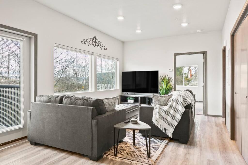 Spacious NEW 2 bed 2 bath apt by Downtown Spokane