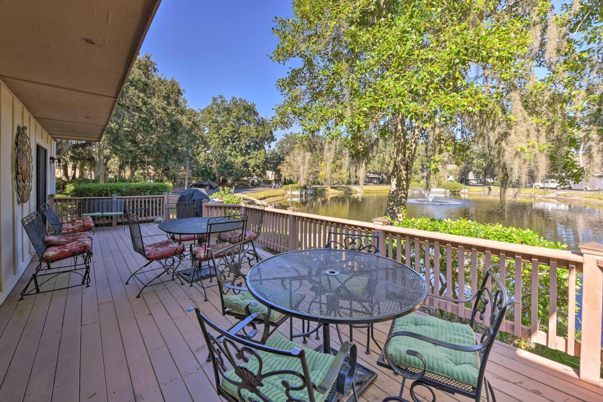 Palmetto Dunes Villa with Deck and Lagoon Views!