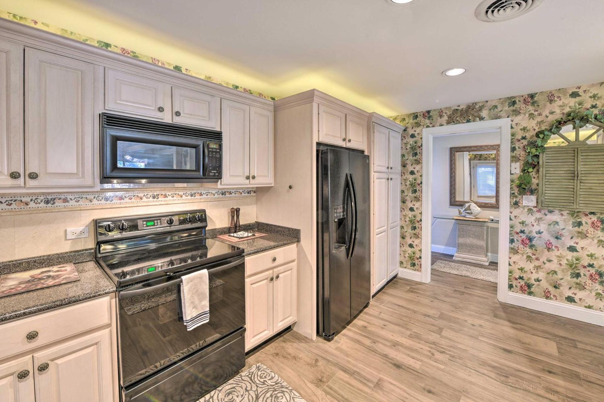 Palmetto Dunes Villa with Deck and Lagoon Views!