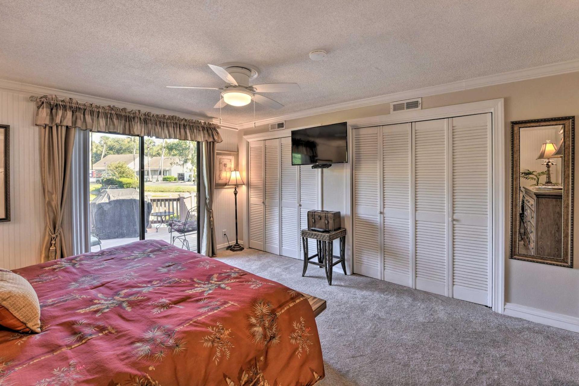 Palmetto Dunes Villa with Deck and Lagoon Views!