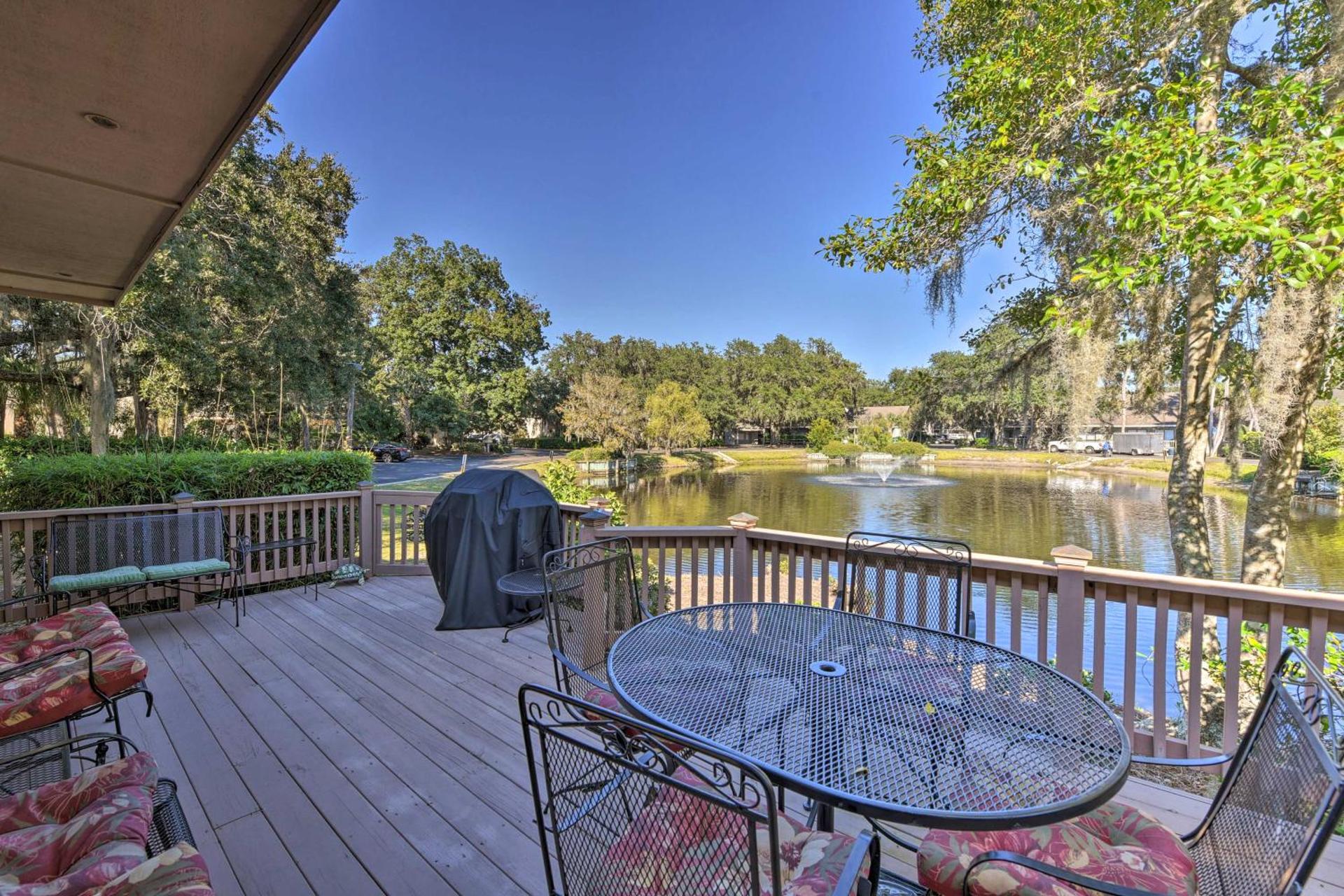 Palmetto Dunes Villa with Deck and Lagoon Views!