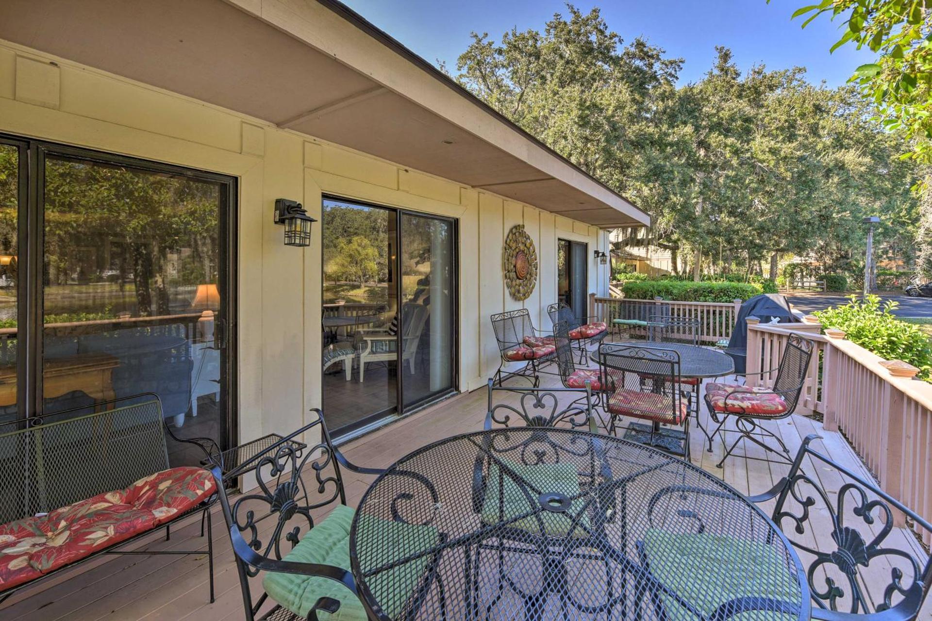 Palmetto Dunes Villa with Deck and Lagoon Views!
