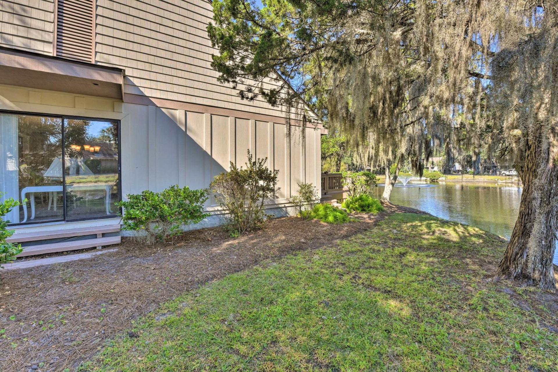 Palmetto Dunes Villa with Deck and Lagoon Views!
