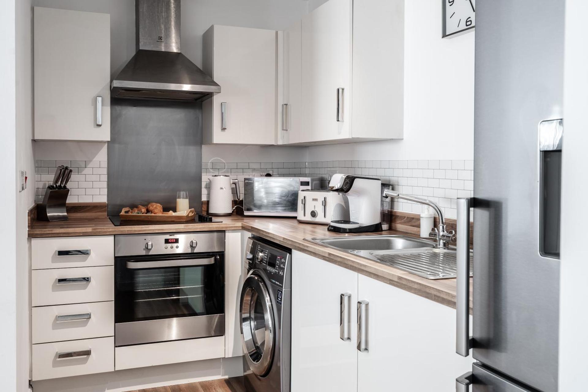 Lovely Modern 2 Bed City Centre Apartment with FREE parking - Double or Twin Beds Available