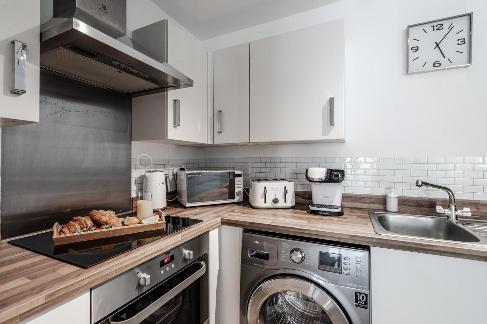 Lovely Modern 2 Bed City Centre Apartment with FREE parking - Double or Twin Beds Available