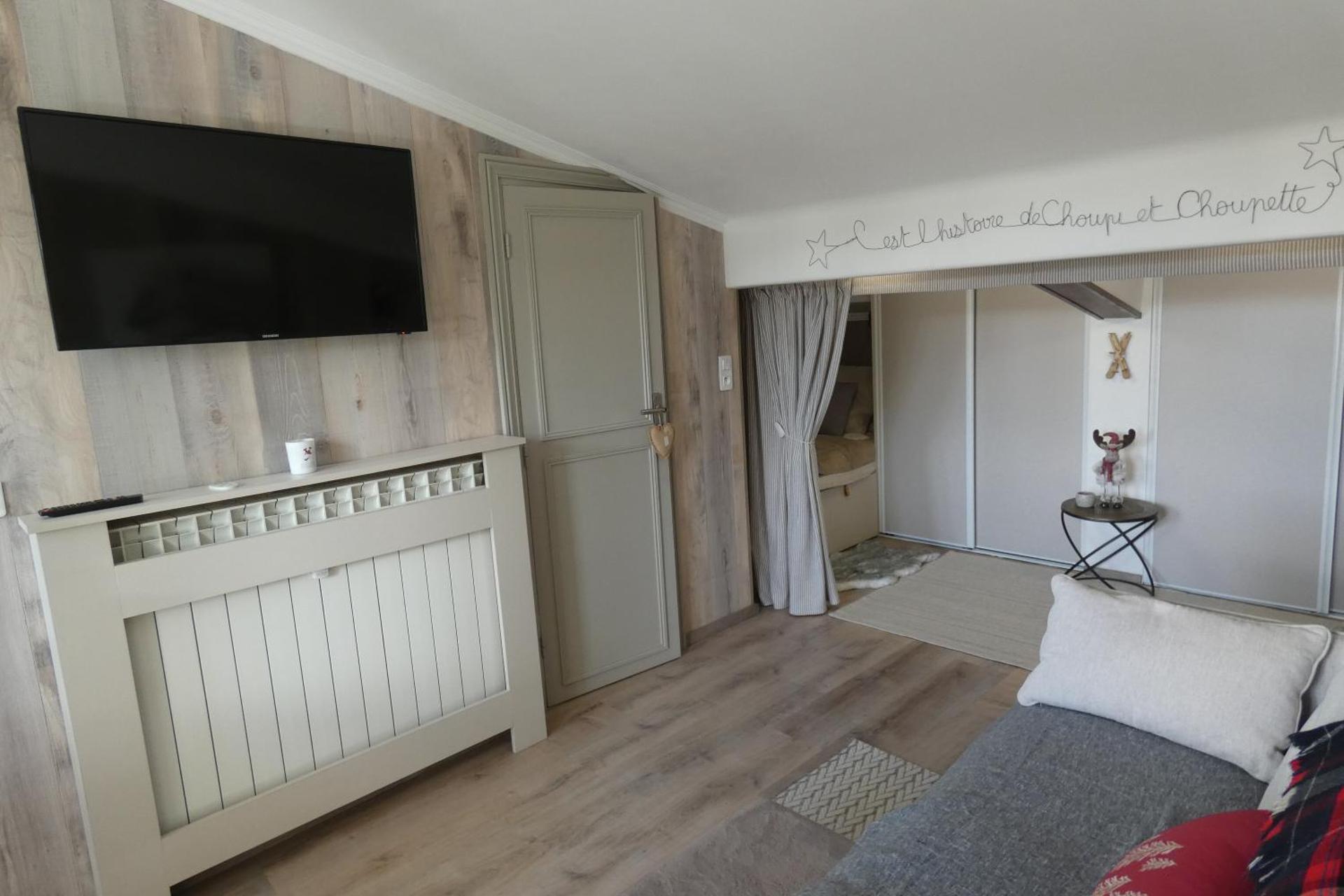 Communal lounge/ TV room