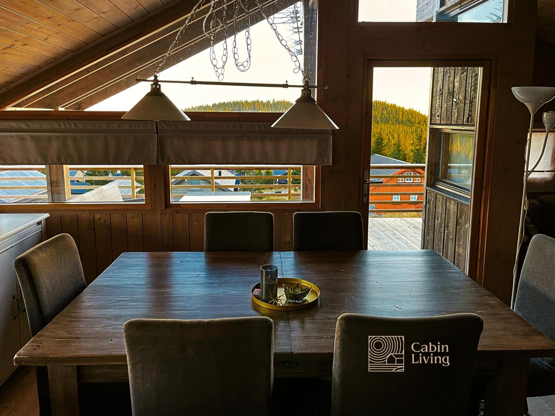 Modern sports cabin on Sjusjøen with sauna and waxing room