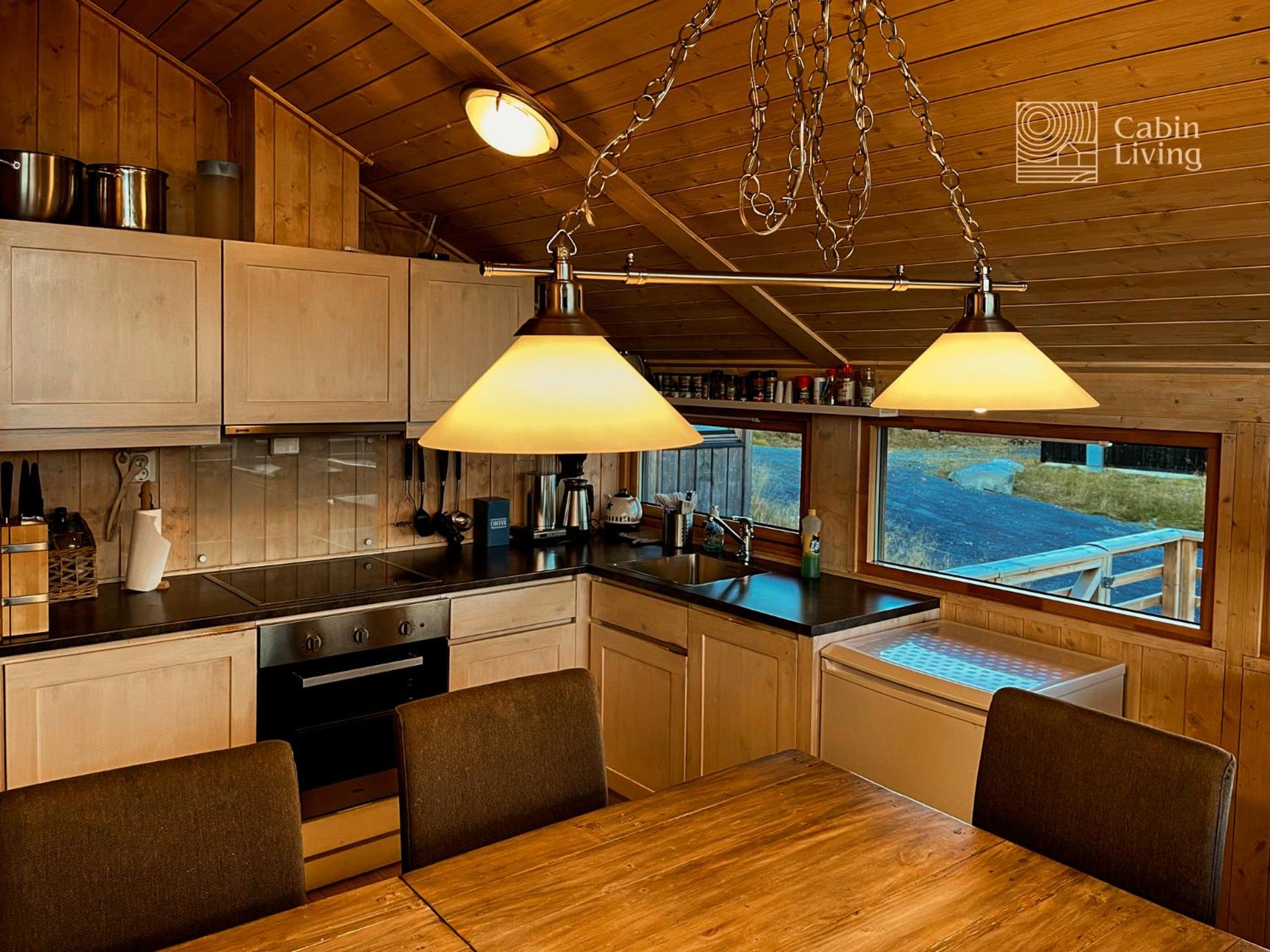 Modern sports cabin on Sjusjøen with sauna and waxing room