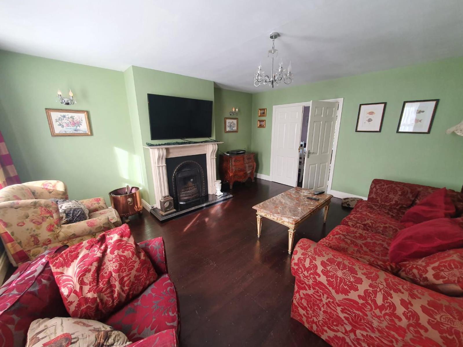 Communal lounge/ TV room