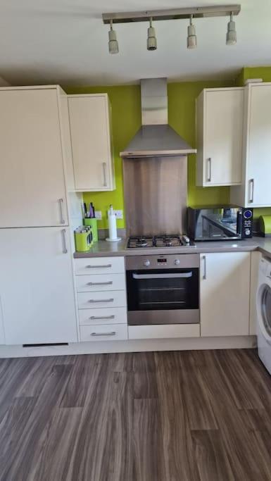 Well Furnished 3 Bedroom House in a cosy estate in Bolton